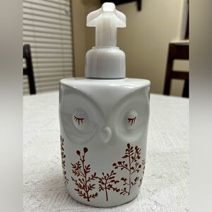 Soap dispenser Bath & Body Works White Ceramic Owl w/ Leaves Pump